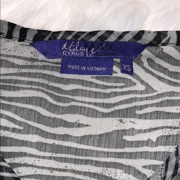 Miley Cyrus Top & MAX AZRIA! 🚺🚺 - Picture 3 of 5